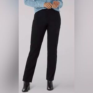 Lee wrinkle free flat front chinos. Size 16P. NWOT.
Black.